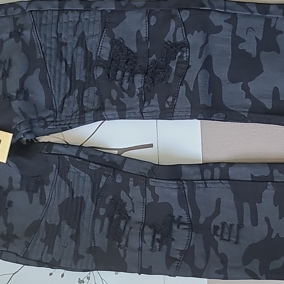 Bundle of 2 Kids Camo Jeans | NWT NWOT | Size 7 - Picture 5 of 9